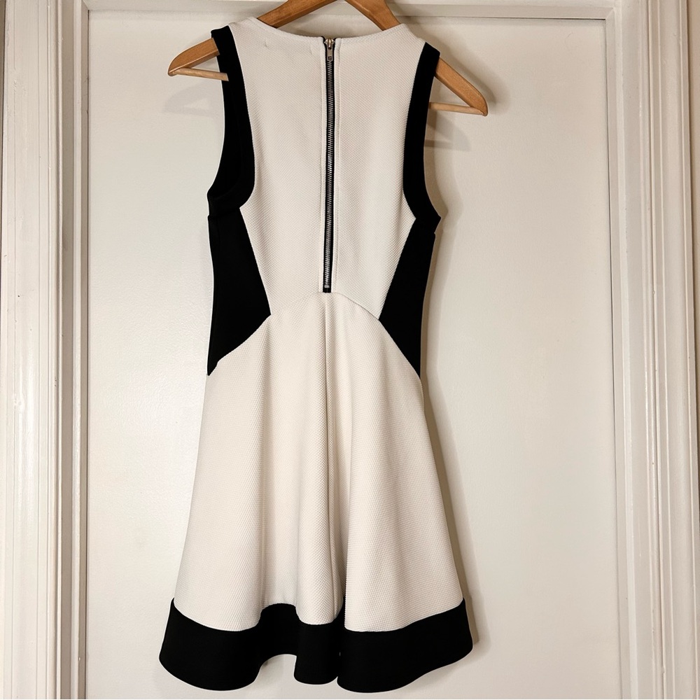 Bailey Blue Black/White Fit and Flair Dress - Size Small - Picture 4 of 8